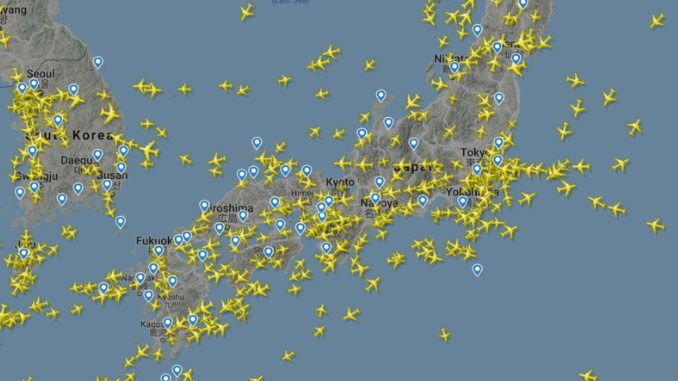 日本上空の飛行機